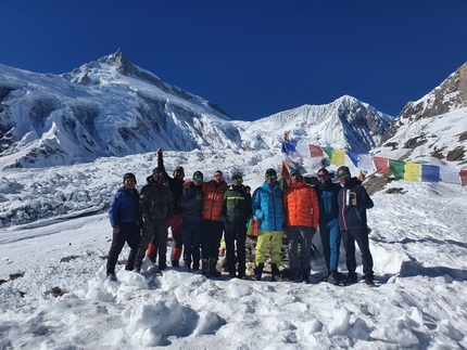 Manaslu, Alex Txikon, Pasang Nurbu Sherpa, Gelu Sherpa, Maila Sherpa, Mantere Lama Sherpa, Gamje Babu Sherpa, Chepal Sherpa - Il team della prima invernale integrale del Manaslu: Alex Txikon, Pasang Nurbu Sherpa, Gelu Sherpa, Maila Sherpa, Mantere Lama Sherpa, Gamje Babu Sherpa e Chepal Sherpa