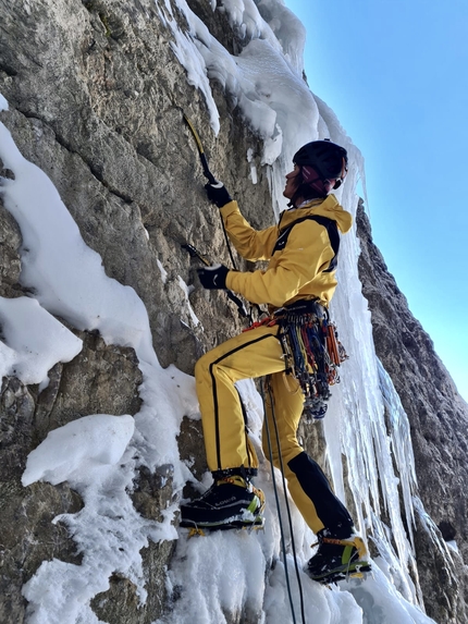 Somamunt, Val Badia, Dolomiti, Simon Gietl, Aaron Durogati, Davide Prandini - Simon Gietl durante l'apertura di Felsenkeller sulla cima Somamunt sopra Campill / Longiarü in Val Badia, Dolomiti