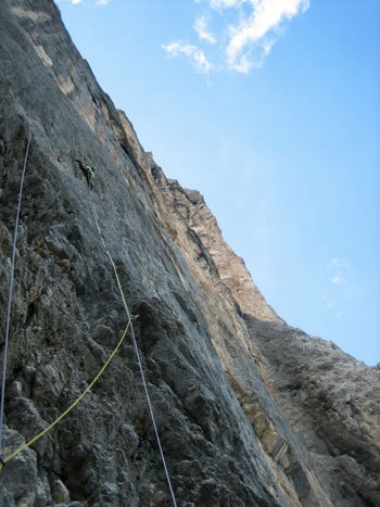 Civetta, parete nord-ovest, Nuvole baochhe - Baù attacca il “cuore” della nord-ovest