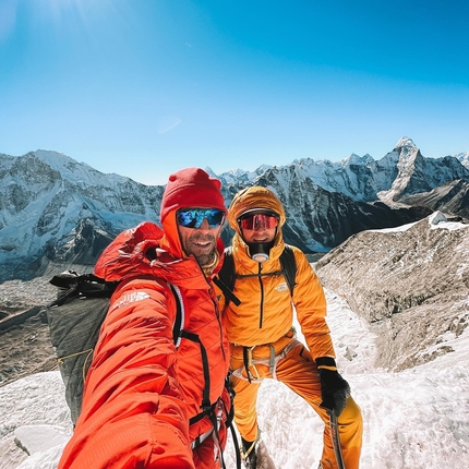 Dhaulagiri, Hervé Barmasse, David Göttler - Hervé Barmasse e David Göttler in Nepal durante la fase di acclimatazione prima di tentare di salire il Dhaulagiri in inverno ed in stile alpino, gennaio 2023