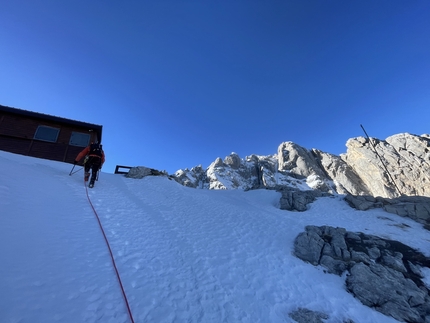 Gran Sasso, Back in black, Riccardo Quaranta, Francesco Del Vecchio - Francesco Del Vecchio in uscita della via invernale 'Back in black' allo Sperone Franchetti – Gran Sasso d'Italia, aperta insieme a Riccardo Quaranta il 06/01/2023