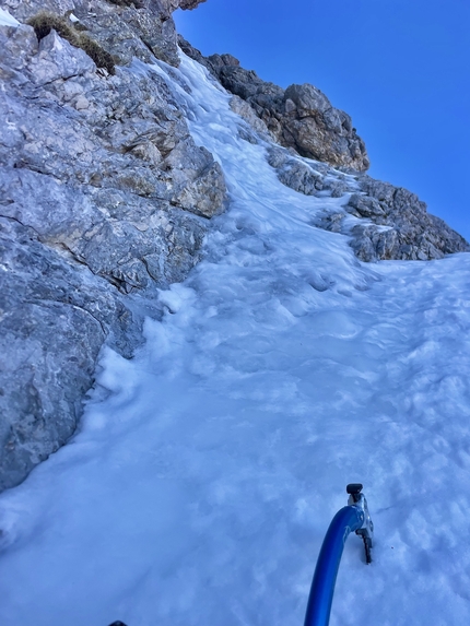 Gran Sasso, Back in black, Riccardo Quaranta, Francesco Del Vecchio - L'inizio del primo tiro di 'Back in black' allo Sperone Franchetti – Gran Sasso d'Italia (Riccardo Quaranta, Francesco Del Vecchio 06/01/2023)