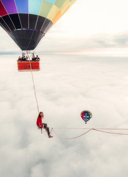 Banff Mountain Film Festival World Tour 2023 - Walking on Clouds di Renan Kamizi