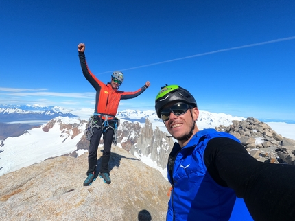 Patagonia, Care Bear Traverse, Aguja Guillaumet, Aguja Mermoz, Pilastro Goretta, Fitz Roy, Matteo Della Bordella, Leo Gheza - Matteo Della Bordella and Leonardo Gheza on the summit of Fitz Roy in Patagonia while completing the Care Bear Traverse (Aguja Guillaumet, Aguja Mermoz, Pilastro Goretta, Fitz Roy 17-19/01/2023)