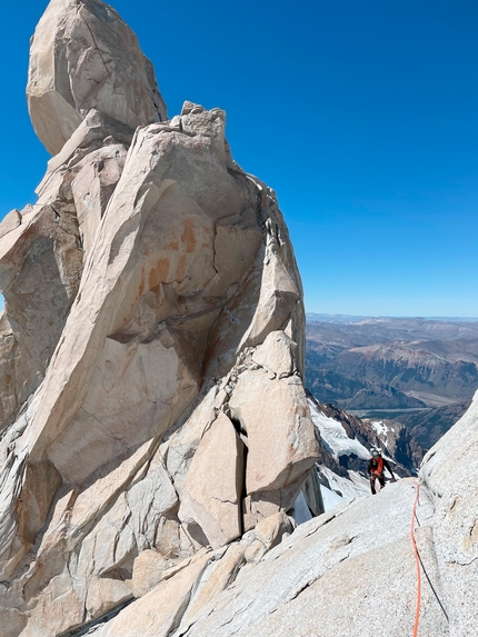 Patagonia, Care Bear Traverse, Aguja Guillaumet, Aguja Mermoz, Pilastro Goretta, Fitz Roy, Matteo Della Bordella, Leo Gheza - Care Bear Traverse (Aguja Guillaumet, Aguja Mermoz, Pilastro Goretta, Fitz Roy), Patagonia (Matteo Della Bordella, Leonardo Gheza 17-19/01/2023)