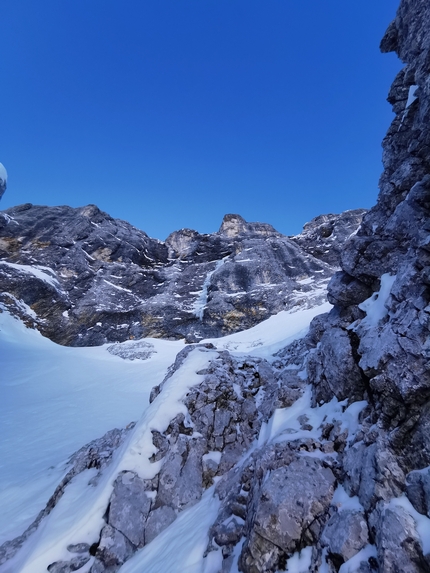 Dolomiti di Braies, Croda Rossa Pizora, Das Gaislein und der böse Wolf, Manuel Baumgartner, Alexander Huber - Manuel Baumgartner e Alexander Huber durante l'apertura di 'Das Gaislein und der böse Wolf' alla Croda Rossa Pizora (Dolomiti di Braies) il 28/12/2022