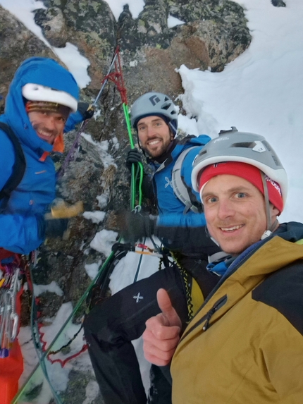 Aiguille de l'Évêque, Grandes Jorasses, Giuseppe Vidoni, Richard Tiraboschi, Tommaso Vection - Tommaso Vection, Richard Tiraboschi and Giuseppe Vidoni making the first ascent of 'Happy Birthday' on the south face of Aiguille de l'Évêque, Grandes Jorasses, 28/01/2023