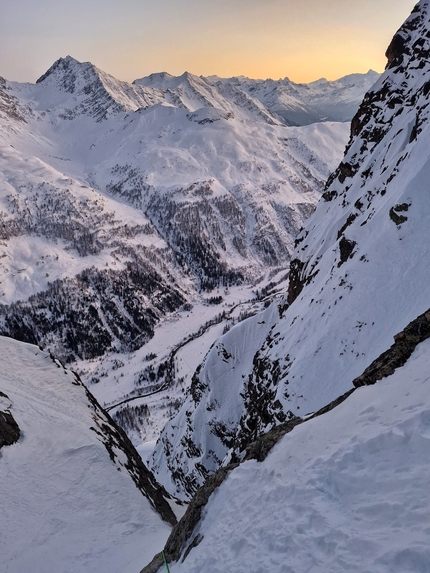 Aiguille de l'Évêque, Grandes Jorasses, Giuseppe Vidoni, Richard Tiraboschi, Tommaso Vection - Making the first ascent of 'Happy Birthday' on the south face of Aiguille de l'Évêque, Grandes Jorasses (Giuseppe Vidoni, Richard Tiraboschi, Tommaso Vection 28/01/2023)