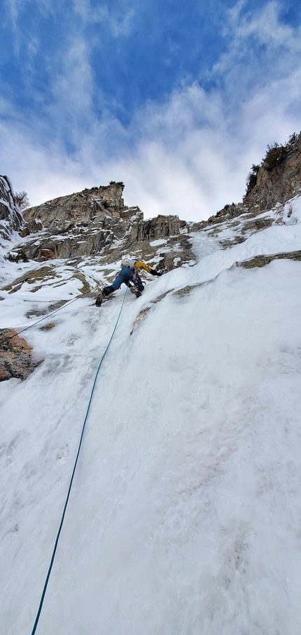 Aiguille de l'Évêque (Grandes Jorasses): bella nuova via di misto di Richard Tiraboschi, Tommaso Vection, Giuseppe Vidoni