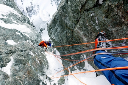 Barre des Ecrins, Julien Cruvellier de Luze, Nicolas Jean, Benjamin Védrines - Making the first ascent of 'De l'Or en Barre' on the south face of Barre des Écrins (Julien Cruvellier de Luze, Nicolas Jean, Benjamin Védrines 28-29/01/2023)