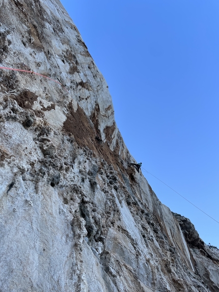 Monte Gallo, Sicilia, Giorgio Consiglio, Bernardo Rivadossi - Bernardo Rivadossi in apertura di L6 di Correnti Galvaniche, Monte Gallo, Sicilia