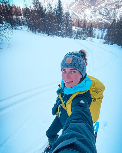 Paraclimber Solenne Piret leads ice climb at Ceillac, France