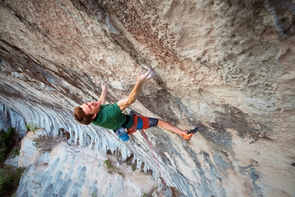 Reel Rock - Seb Bouin attempting to free DNA in the Verdon Gorge