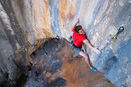 Seb Bouin e la falesia di Tautavel in Francia