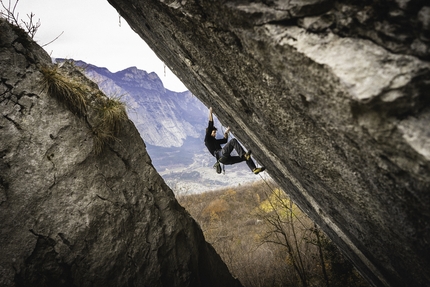 Watch Stefano Ghisolfi establish Excalibur (9b+) at Arco, Italy