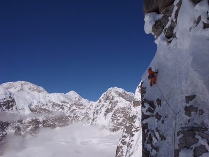 Mount Hunter - Matt Helliker nella parte superiore della parete nord di Mt. Hunter, Alaska