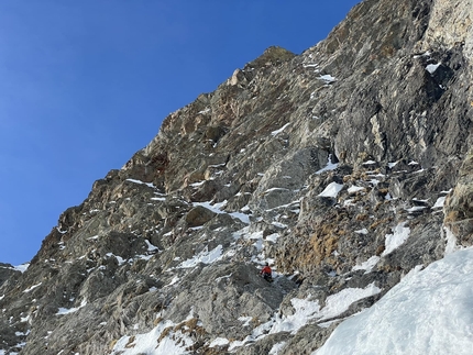 Mont Blanc du Créton, Petites Murailles, François Cazzanelli, Emrik Favre, Stefano Stradelli - Making the first ascent of 'Sognando l’inimmaginabile' on the east face of Mont Blanc du Créton, Petites Murailles (François Cazzanelli, Emrik Favre, Stefano Stradelli 03/02/2023)