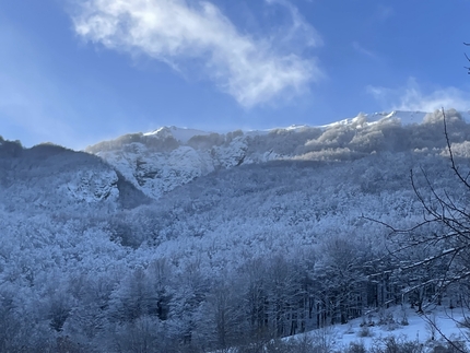 Monti del Matese, Serra Le Tre Finestre, Ricardo Quaranta, Antonio Patullo - L'apertura di The Number of the Beast sulla nord di Serra Le Tre Finestre, Monti del Matese (Antonio Patullo, Ricardo Quaranta 19/01/2023)