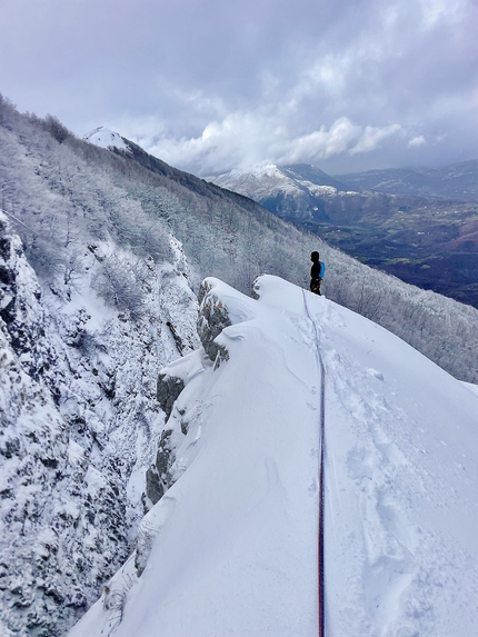 Monti del Matese, Serra Le Tre Finestre, Ricardo Quaranta, Antonio Patullo - L'apertura di The Number of the Beast sulla nord di Serra Le Tre Finestre, Monti del Matese (Antonio Patullo, Ricardo Quaranta 19/01/2023)