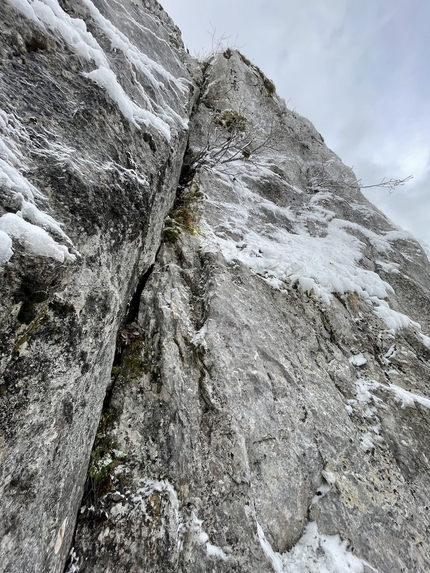 Monti del Matese, Serra Le Tre Finestre, Ricardo Quaranta, Antonio Patullo - L'apertura di The Number of the Beast sulla nord di Serra Le Tre Finestre, Monti del Matese (Antonio Patullo, Ricardo Quaranta 19/01/2023)