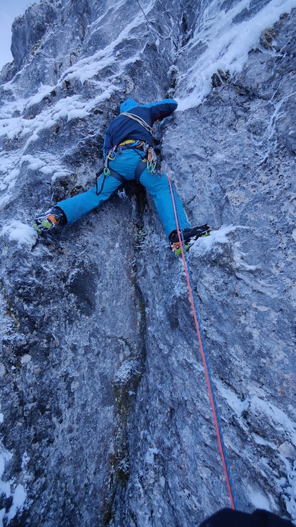 Monti del Matese, Serra Le Tre Finestre, Ricardo Quaranta, Antonio Patullo - L'apertura di The Number of the Beast sulla nord di Serra Le Tre Finestre, Monti del Matese (Antonio Patullo, Ricardo Quaranta 19/01/2023)