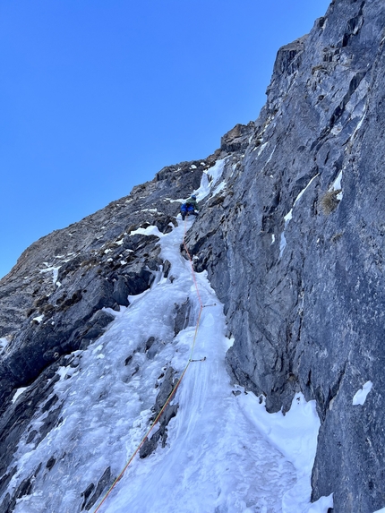 Piccolo San Bernardo, Vallone di Barmette, Valle d'Aosta, Niccolò Bruni, Marco Farina, Giovanni Ravizza - Giovanni Ravizza sul primo tiro di 'Sento puzza di bruciato' al Piccolo San Bernardo, Valle d'Aosta (Niccolò Bruni, Marco Farina, Giovanni Ravizza 31/01/2023)