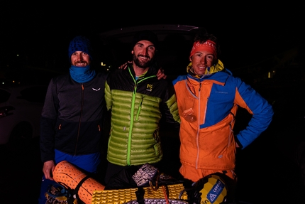 Aiguille Noire du Peuterey, Monte Bianco, François Cazzanelli, Emrik Favre, Stefano Stradelli - Emrik Favre, Stefano Stradelli, François Cazzanelli dopo l'apertura di 'Couloir Isaïe' alla Punta Brendel, Aiguille Noire du Peuterey  (12-13/02/2023)