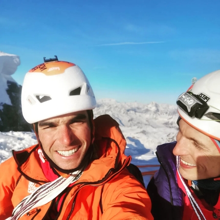 Grandes Jorasses, Sperone Walker, Léo Billon, Benjamin Védrines - Benjamin Védrines and Léo Billon climbing the 'Gousseault-Desmaison' up the Walker Spur on the north face of the Grandes Jorasses (15/02/2023)