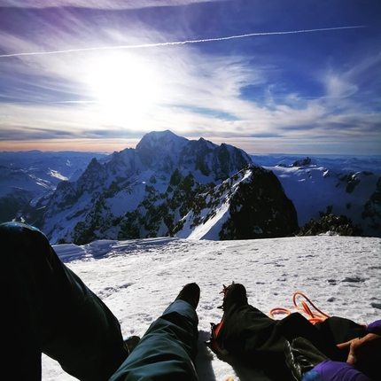 Grandes Jorasses, Sperone Walker, Léo Billon, Benjamin Védrines - Léo Billon, Benjamin Védrines climbing the 'Gousseault-Desmaison' up the Walker Spur on the north face of the Grandes Jorasses (15/02/2023)