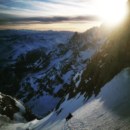 Grandes Jorasses, Sperone Walker, Léo Billon, Benjamin Védrines - Léo Billon, Benjamin Védrines climbing the 'Gousseault-Desmaison' up the Walker Spur on the north face of the Grandes Jorasses (15/02/2023)