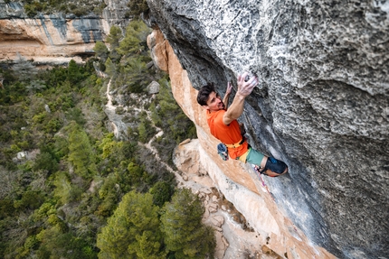 Marco Zanone, La Rambla, Siurana - Marco Zanone climbing La Rambla (9a+), Siurana, Spain, 02/2023