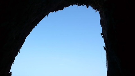 Banda del Buco - Antro della Perciata, Monte Pellegrino - Nicola Sartori sul 2° tiro de La banda del buco - Antro della Perciata, Palermo, Sicilia