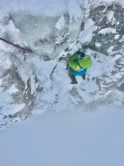 Grotta delle Ciaole, Campitello Matese, Riccardo Quaranta, Nico Caprioli, Antonio Patullo - Nico Caprioli sul secondo tiro di  'Running free', Grotta delle Ciaole, Campitello Matese