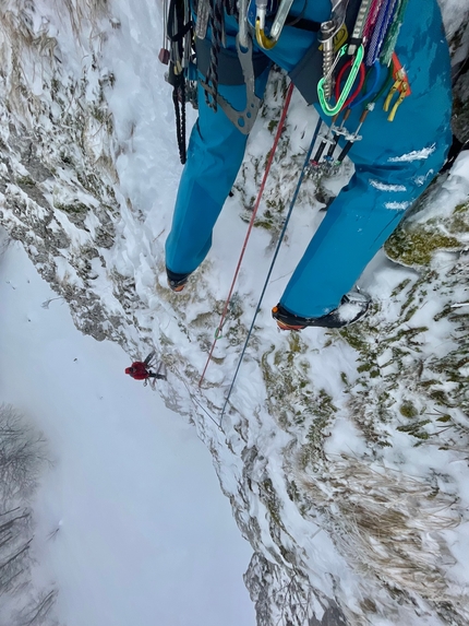 Grotta delle Ciaole, Campitello Matese, Riccardo Quaranta, Nico Caprioli, Antonio Patullo - Verticalità sul quarto tiro di 'Running free', Grotta delle Ciaole, Campitello Matese