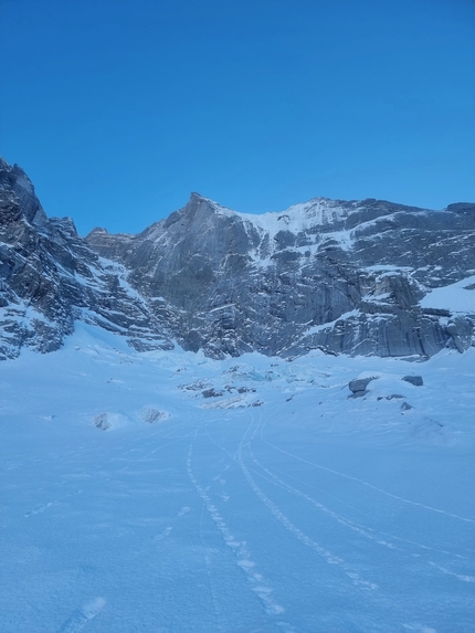 Pizzo Badile, Corti-Battaglia, David Hefti, Marcel Schenk - The NE Face of Pizzo Badile