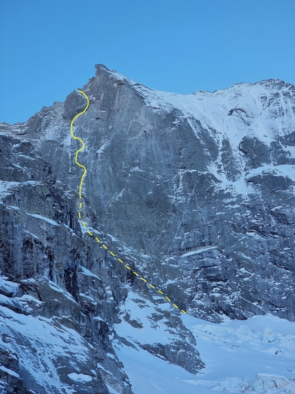 Pizzo Badile, Corti-Battaglia, David Hefti, Marcel Schenk - The route line of the 'Corti-Battaglia' on Pizzo Badile (David Hefti, Marcel Schenk 14/02/2023)