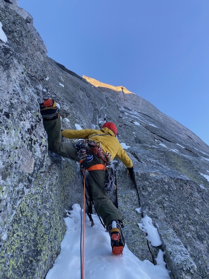 Pizzo Badile, Corti-Battaglia, David Hefti, Marcel Schenk - Pizzo Badile 'Corti-Battaglia' first winter ascent (David Hefti, Marcel Schenk 14/02/2023)