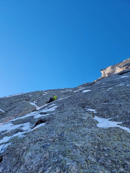 Pizzo Badile, Corti-Battaglia, David Hefti, Marcel Schenk - Pizzo Badile 'Corti-Battaglia' first winter ascent (David Hefti, Marcel Schenk 14/02/2023)