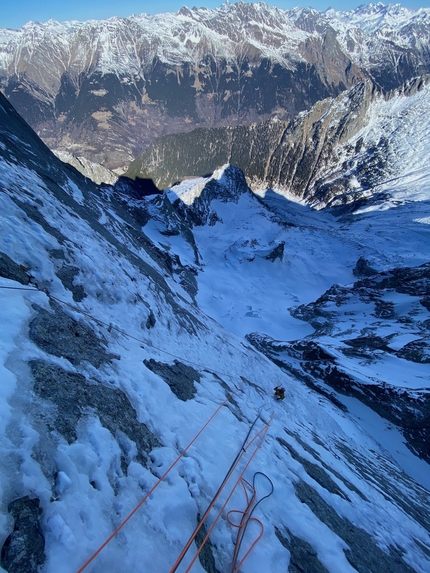 Pizzo Badile, Corti-Battaglia, David Hefti, Marcel Schenk - Pizzo Badile 'Corti-Battaglia' prima invernale (David Hefti, Marcel Schenk 14/02/2023)