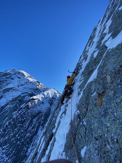 Pizzo Badile, Corti-Battaglia, David Hefti, Marcel Schenk - Pizzo Badile 'Corti-Battaglia' first winter ascent (David Hefti, Marcel Schenk 14/02/2023)