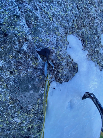 Pizzo Badile, Corti-Battaglia, David Hefti, Marcel Schenk - Pizzo Badile 'Corti-Battaglia' first winter ascent (David Hefti, Marcel Schenk 14/02/2023)