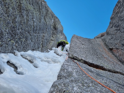 Pizzo Badile, Corti-Battaglia, David Hefti, Marcel Schenk - Pizzo Badile 'Corti-Battaglia' first winter ascent (David Hefti, Marcel Schenk 14/02/2023)