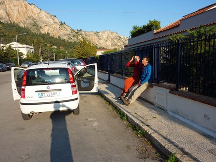 Banda del Buco - Antro della Perciata, Monte Pellegrino - Rolando Larcher & Luca Giupponi studying the route line of La banda del buco - Antro della Perciata, Palermo, Sicily