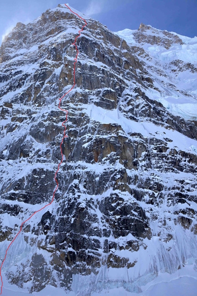 Mount Hunter - The Cartwright Connection -  parete nord di Mt. Hunter, Alaska. Prima salita Jon Bracey e Matt Helliker 13 – 18 maggio 2011, circa 2000m, scala Alaska 6 (M6, AI6, 5.8, A2)