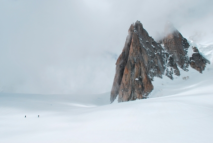 Progressione su ghiacciaio: quali incognite e quali precauzioni adottare? I consigli delle Guide Alpine Italiane