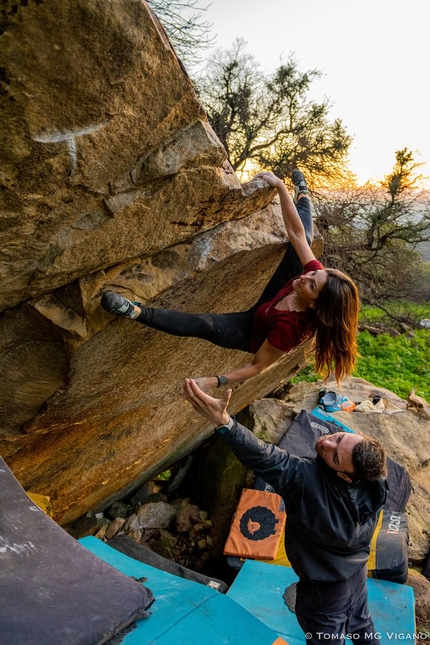 Bosco Scorace, Sicilia, Elias Iagnemma - Giovanna Pozzoli, boulder al Bosco Scorace in Sicilia