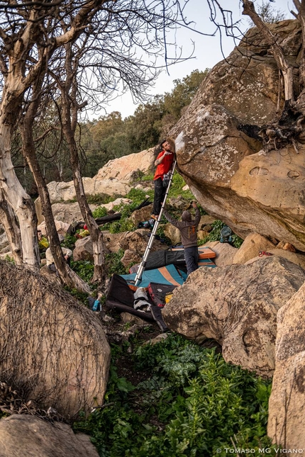 Bosco Scorace, Sicilia, Elias Iagnemma - Boulder al Bosco Scorace in Sicilia