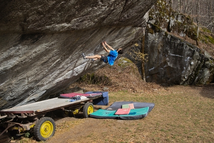 Niccolò Ceria chiude Off the wagon low in Val Bavona