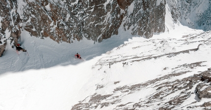 Mount Niflheim, Canada, Christina Lustenberger, Andrew McNab - Christina Lustenberger and Andrew McNab making the first ski descent of the SW Couloir of Mount Niflheim, Canada (08/03/2023)