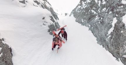 Mount Niflheim, Canada, Christina Lustenberger, Andrew McNab - Christina Lustenberger and Andrew McNab making the first ski descent of the SW Couloir of Mount Niflheim, Canada (08/03/2023)
